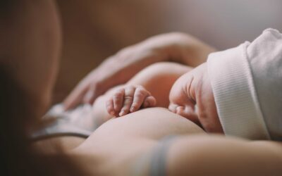 Η χρυσή ώρα: Όταν η μαμά αγκαλιάζει το νεογέννητο για πρώτη φορά